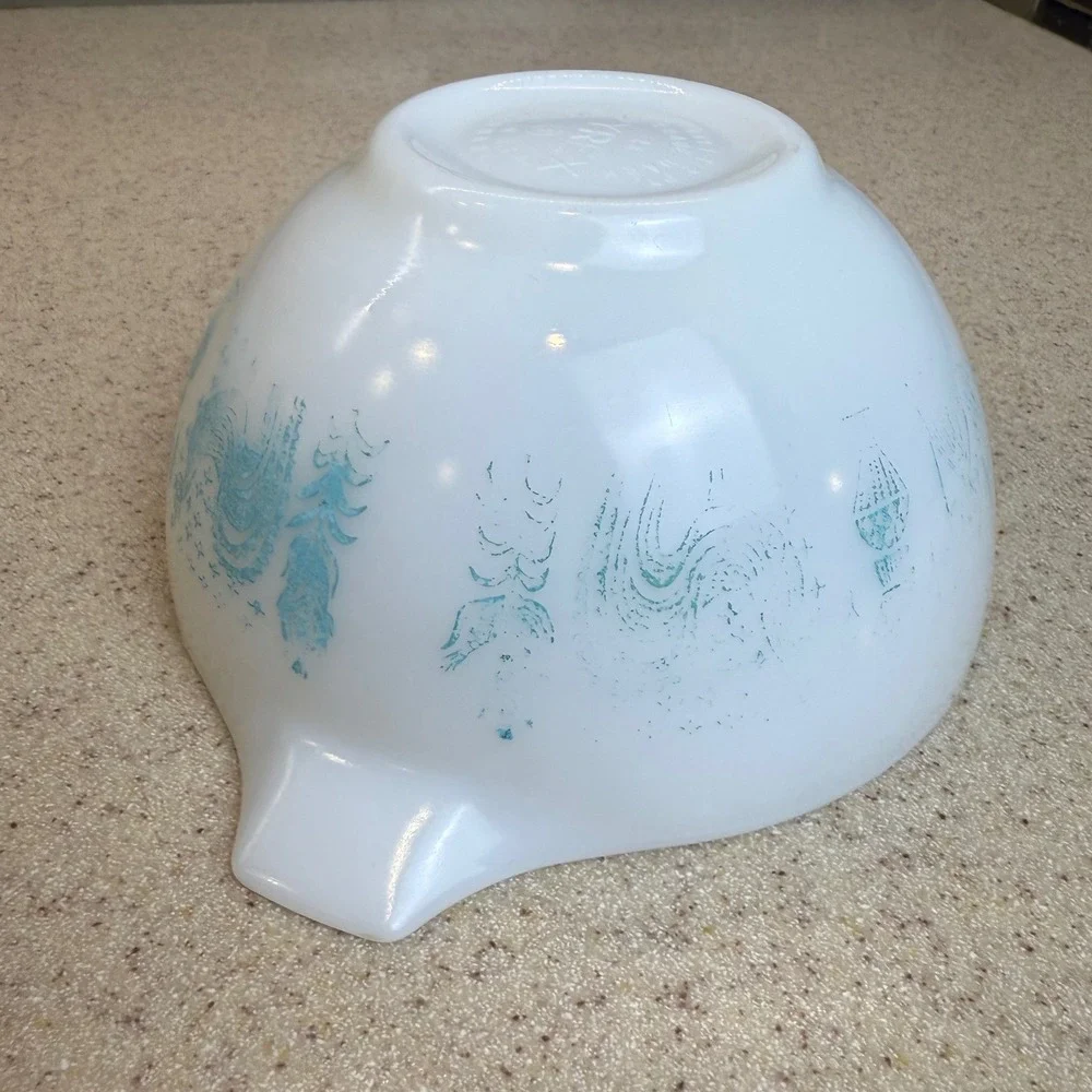 Vintage Pyrex 441 Butterprint Cinderella Mixing Bowl 1.5pt Turquoise White Amish